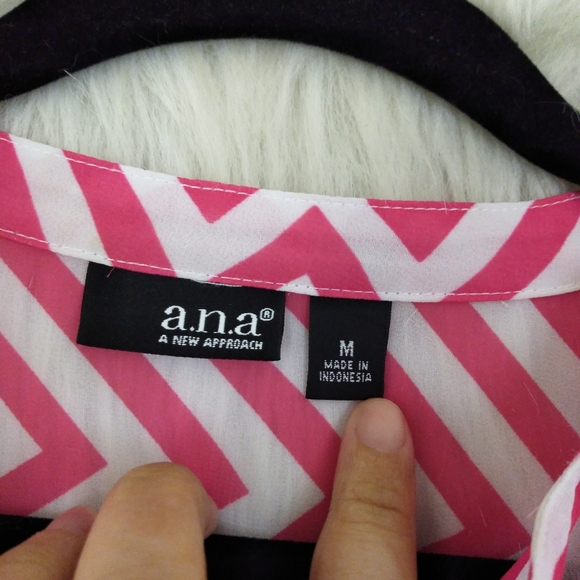 A.N.A . Pink and White Chevron Long Sleeve Top M - Picture 8 of 8